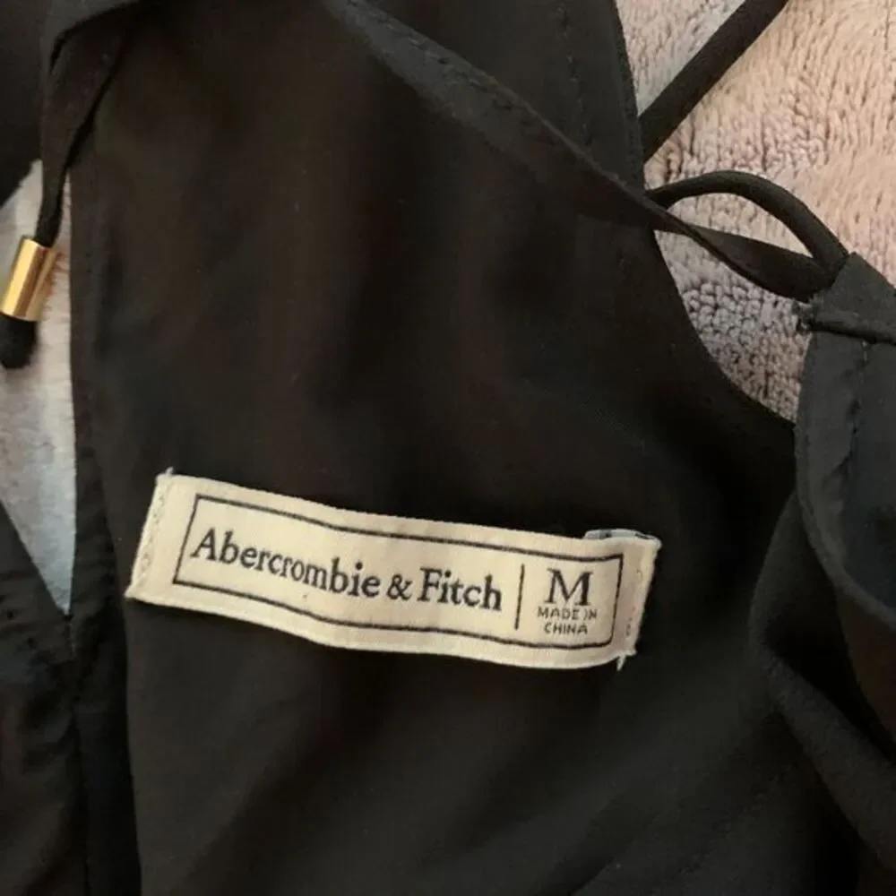 Abercrombie & Fitch Dress Size Medium Black Pleated Maxi‎ Chevron Hem Sleeveless